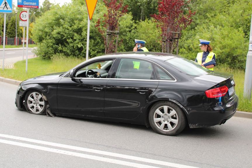 Mężczyzna uciekał przed policjantami, Był pijany i nie miał prawa jazdy