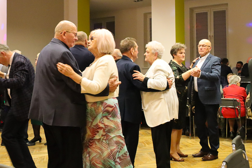 Muzyka, taniec i wspaniałe jedzenie. Udany Bal Seniora w Tarnowcu