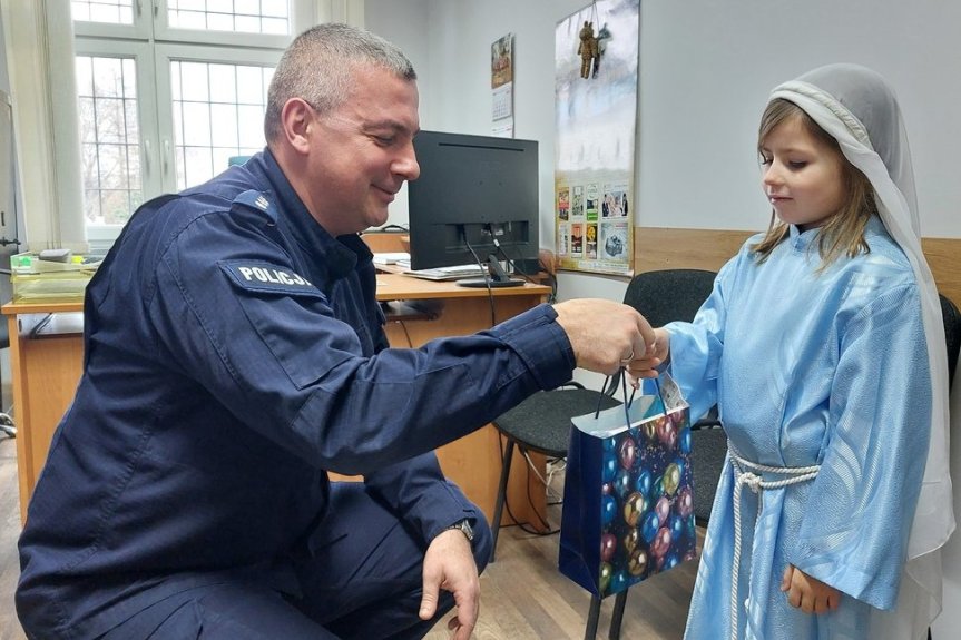 Niezwykły gość z życzeniami świątecznymi dla przemyskich policjantów