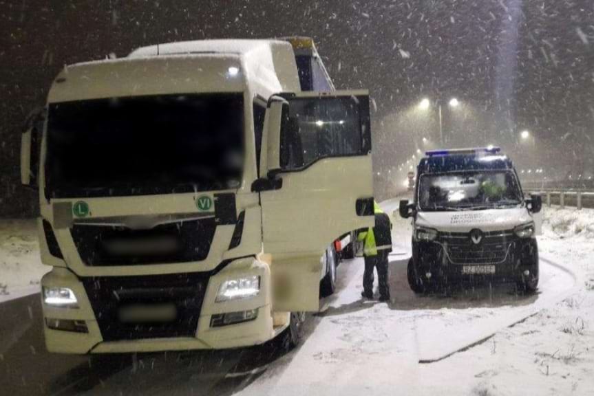 Przejechał "na magnesie" ponad 2 tys. 300 km