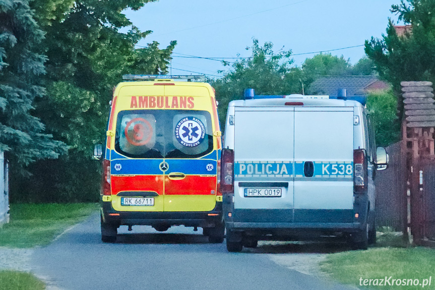 Tragedia w Krośnie. 71-latek przygnieciony przez samochód