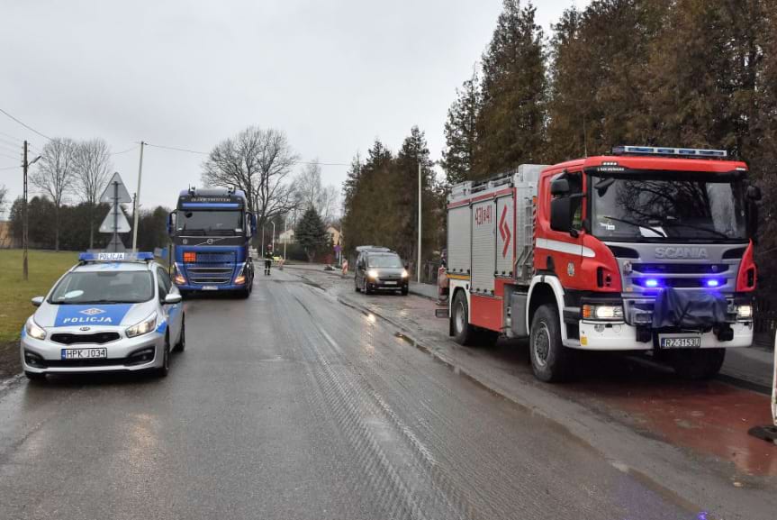 Weszła na jezdnię wprost pod ciężarowe volvo