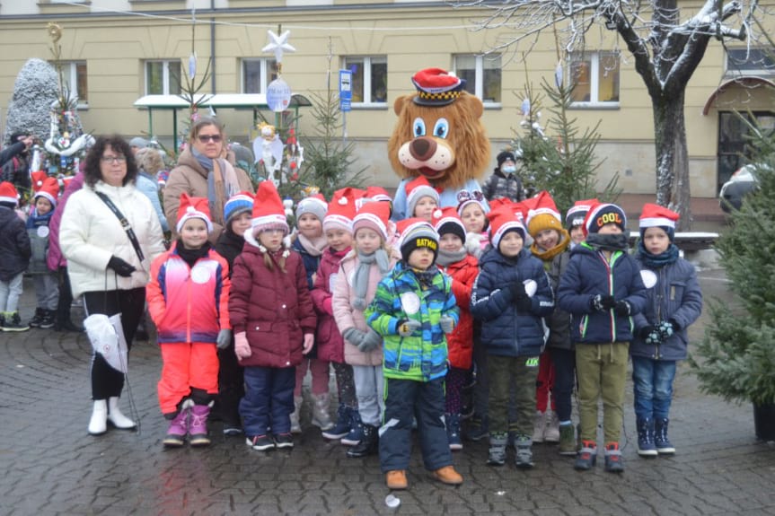 20 świątecznie udekorowanych choinek pojawiło na jasielskim rynku