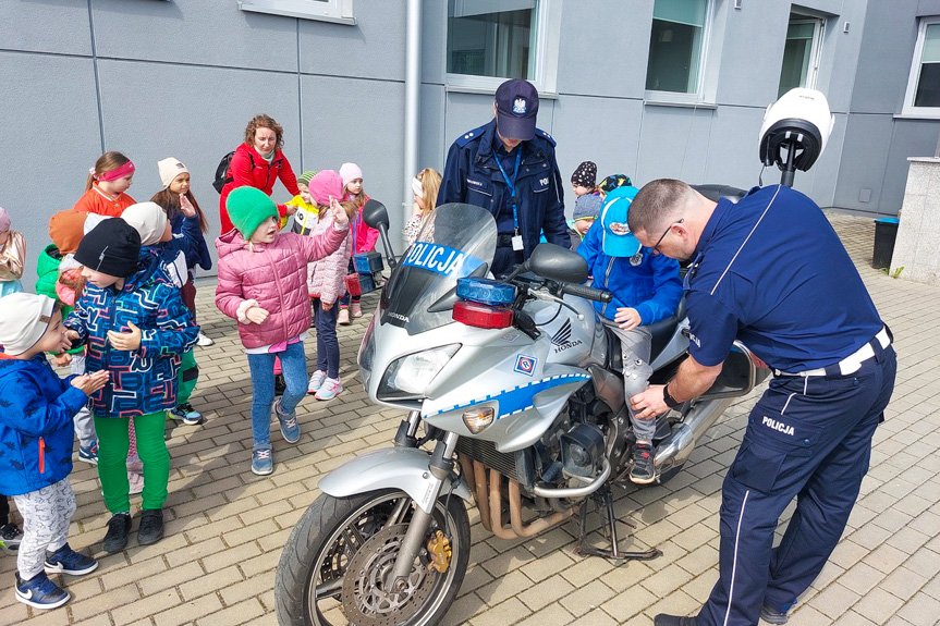 Dzieci odwiedziły jasielskich policjantów