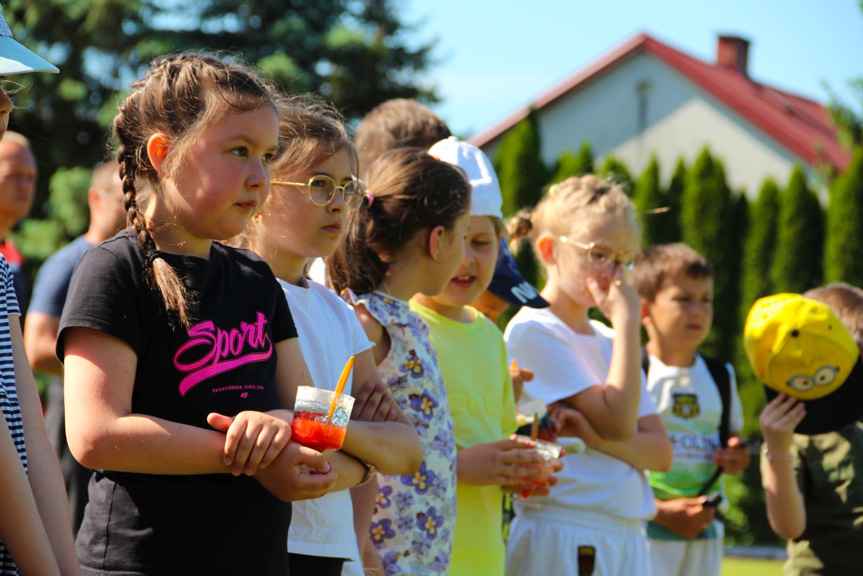 Dzień Dziecka i otwarcie boiska wielofunkcyjnego w Warzycach