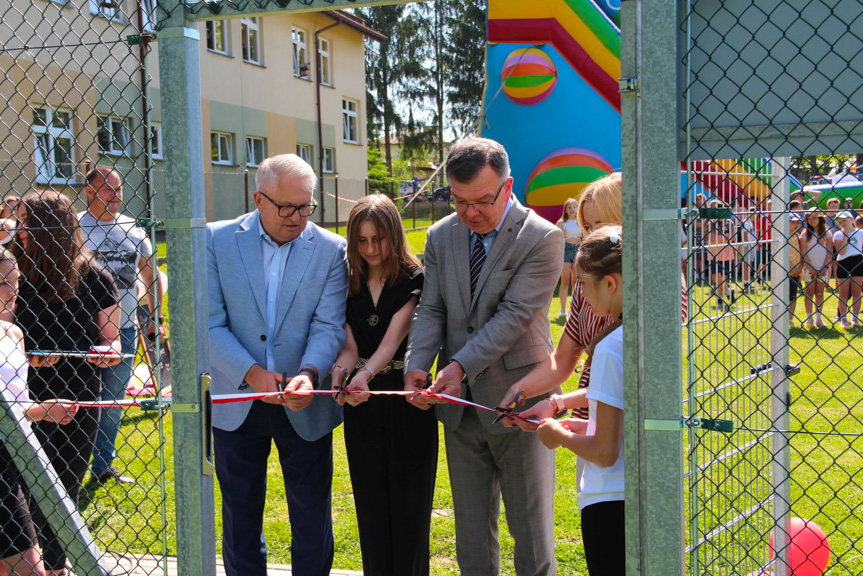 Dzień Dziecka i otwarcie boiska wielofunkcyjnego w Warzycach