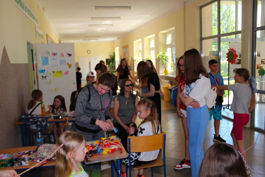 Dzień Dziecka i otwarcie boiska wielofunkcyjnego w Warzycach