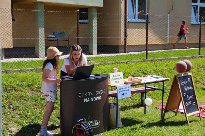 Dzień Dziecka i otwarcie boiska wielofunkcyjnego w Warzycach