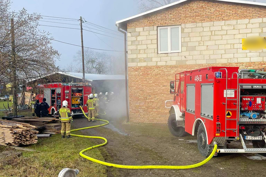 Kołaczyce. Pożar w zakładzie stolarskim