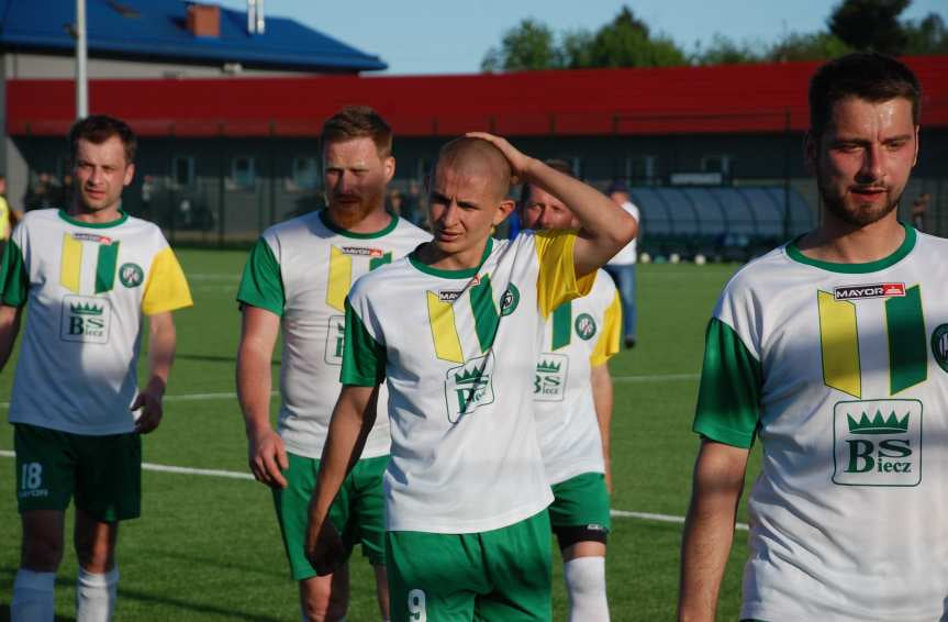 LKS Czeluśnica - Tempo Nienaszów 1-2 