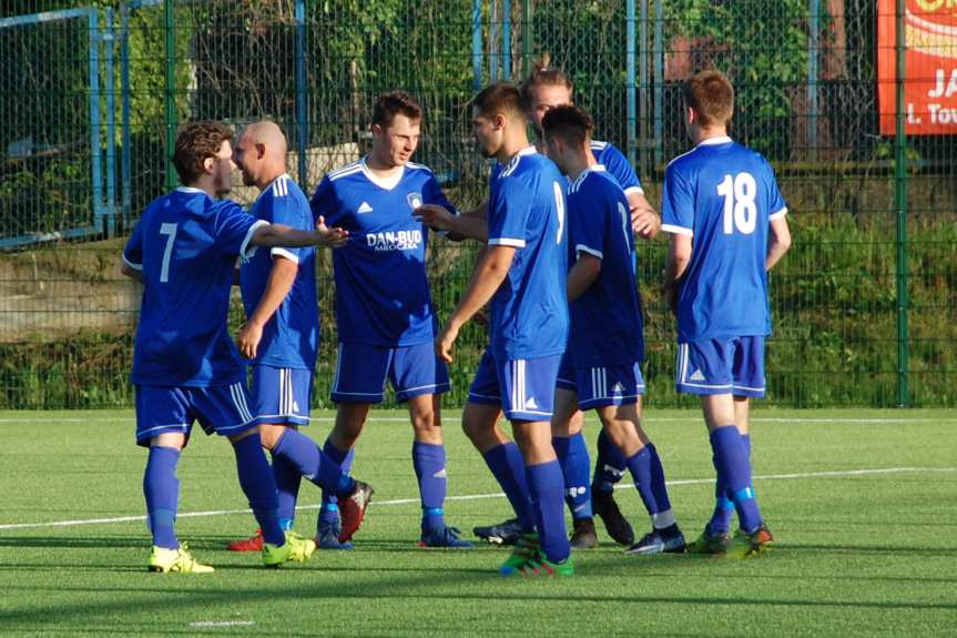 LKS Czeluśnica - Tempo Nienaszów 1-2 