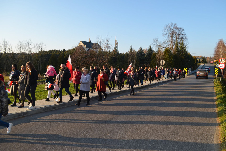 Marsz z okazji 106. rocznicy Święta Niepodległości w Sieklówce