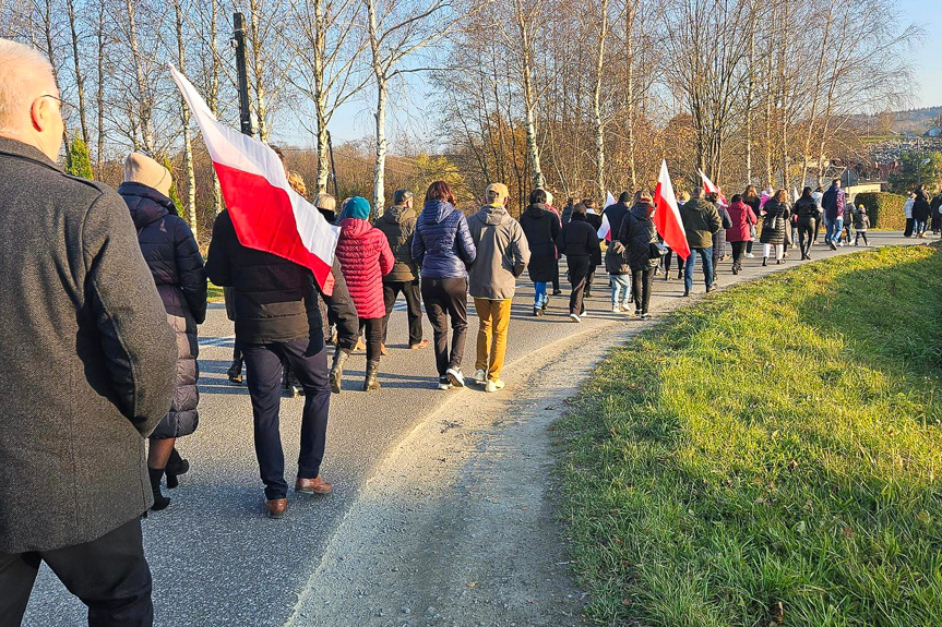 Marsz z okazji 106. rocznicy Święta Niepodległości w Sieklówce