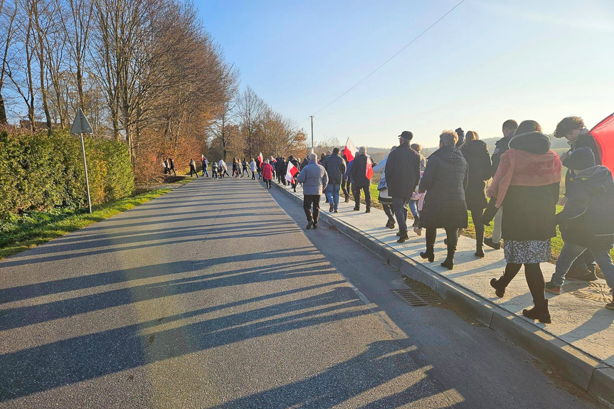 Marsz z okazji 106. rocznicy Święta Niepodległości w Sieklówce