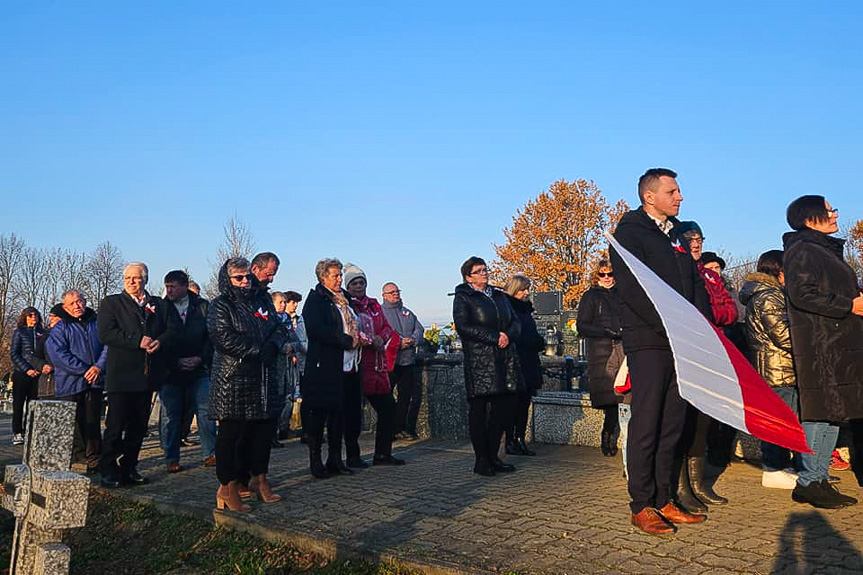 Marsz z okazji 106. rocznicy Święta Niepodległości w Sieklówce