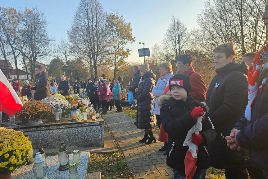 Marsz z okazji 106. rocznicy Święta Niepodległości w Sieklówce