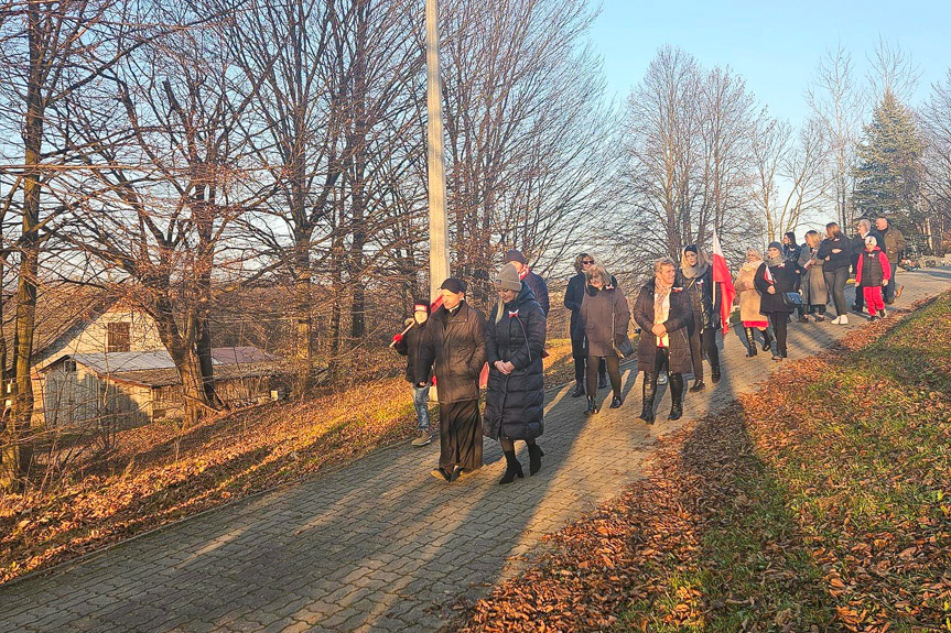 Marsz z okazji 106. rocznicy Święta Niepodległości w Sieklówce