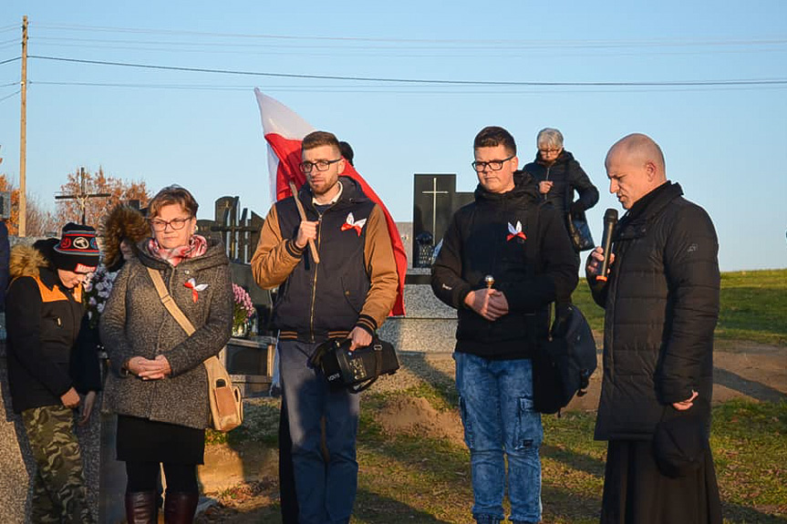 Marsz z okazji 106. rocznicy Święta Niepodległości w Sieklówce