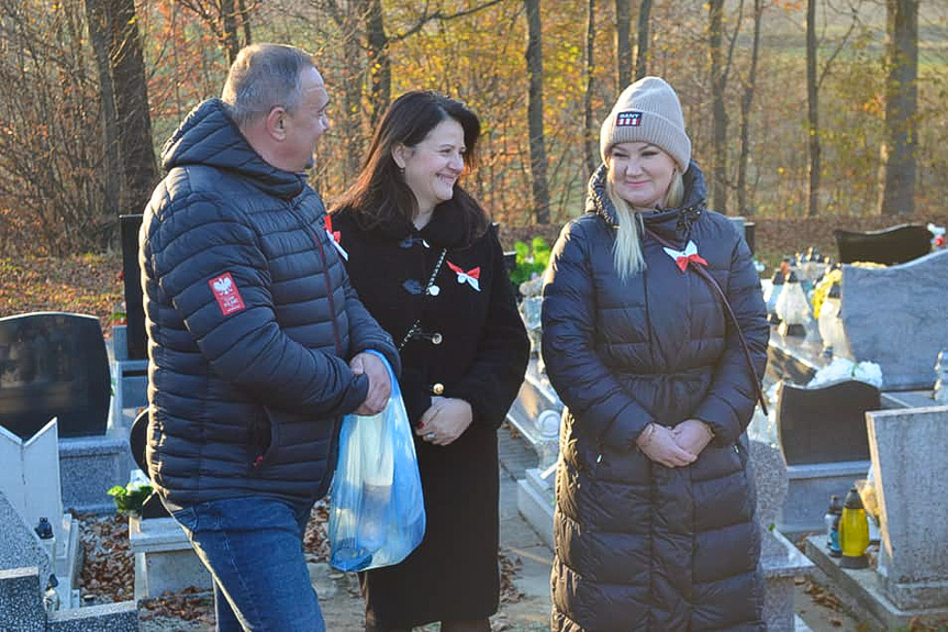 Marsz z okazji 106. rocznicy Święta Niepodległości w Sieklówce