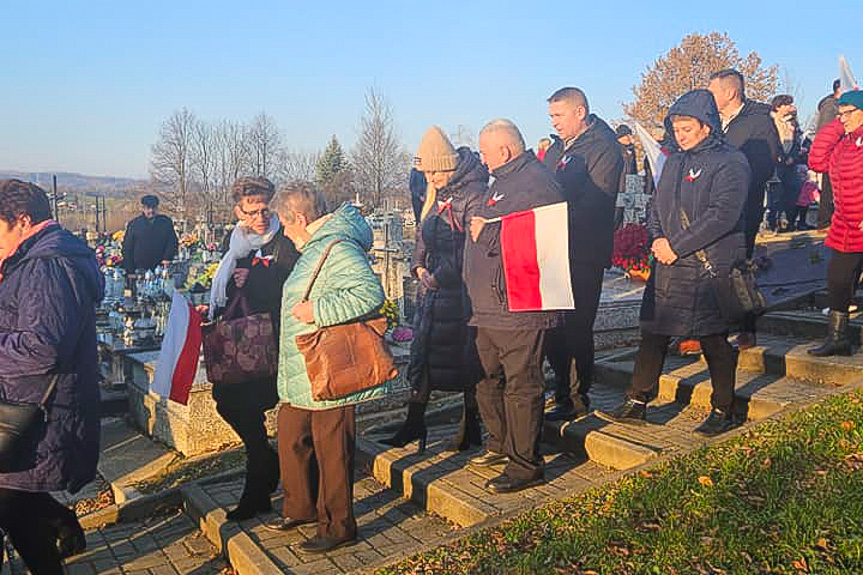 Marsz z okazji 106. rocznicy Święta Niepodległości w Sieklówce