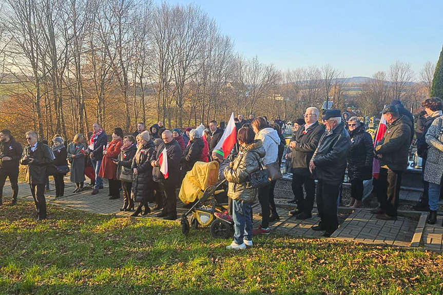 Marsz z okazji 106. rocznicy Święta Niepodległości w Sieklówce