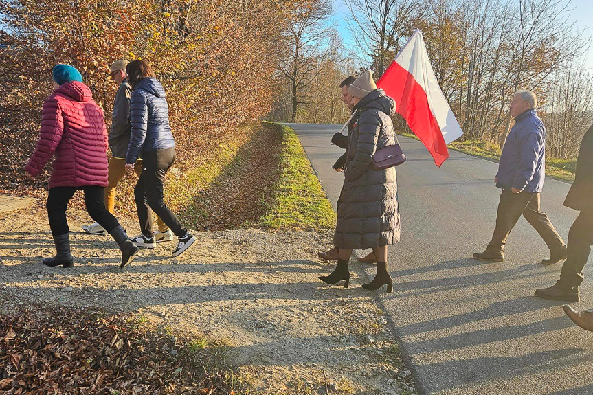 Marsz z okazji 106. rocznicy Święta Niepodległości w Sieklówce