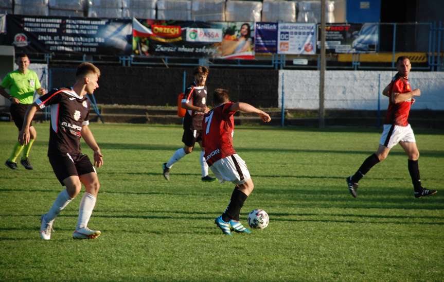 Mecz IV ligi podkarpackiej Czarni 1910 Jasło - Głogovia Głogów Małopolski 3-0