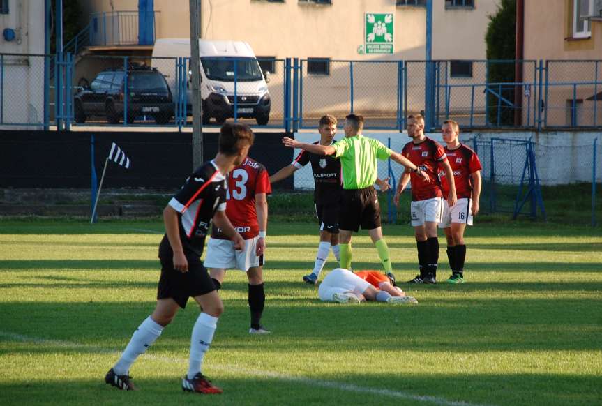 Mecz IV ligi podkarpackiej Czarni 1910 Jasło - Głogovia Głogów Małopolski 3-0