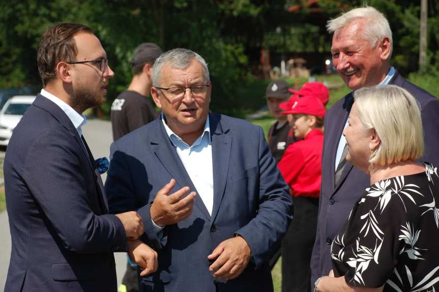 Minister infrastruktury Andrzej Adamczyk w Przysiekach i Desznicy