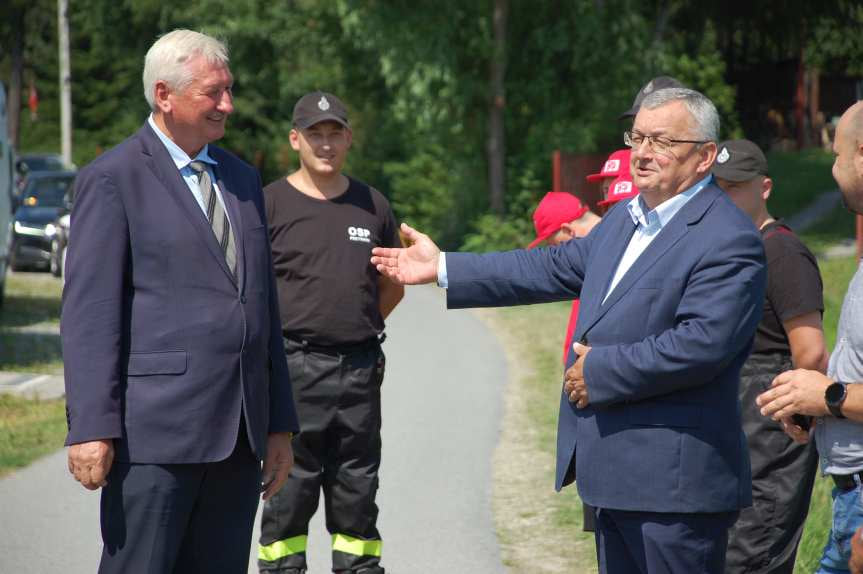 Minister infrastruktury Andrzej Adamczyk w Przysiekach i Desznicy