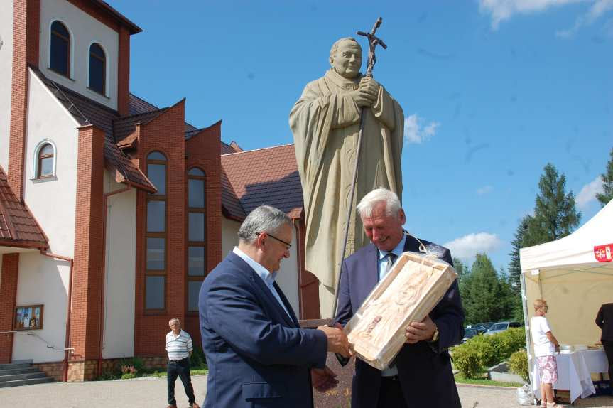 Minister infrastruktury Andrzej Adamczyk w Przysiekach i Desznicy