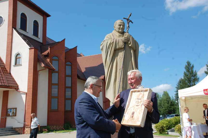 Minister infrastruktury Andrzej Adamczyk w Przysiekach i Desznicy