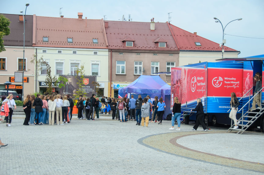 Na jasielski Rynek zawitał Mobilny Wirtualny Teatr Historii "Niepodległa"