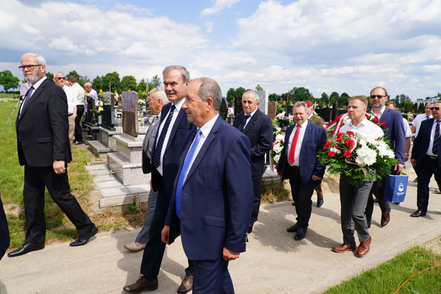 Osłonięcie pomnika mjr Henryka Dobrzańskiego "Hubala"