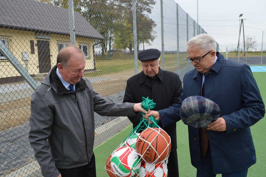 Otwarcie boiska w Szebniach