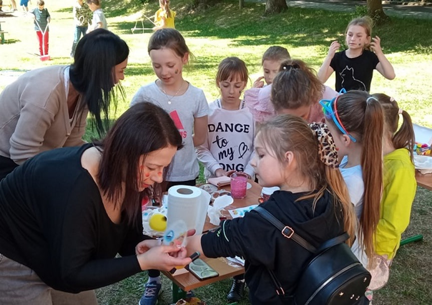 Piknik dla dzieci w bibliotece w Szebniach