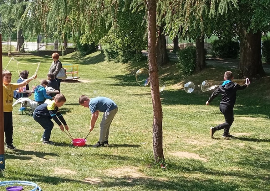 Piknik dla dzieci w bibliotece w Szebniach