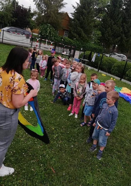 Piknik dla dzieci w bibliotece w Szebniach