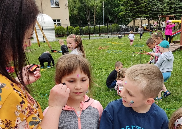 Piknik dla dzieci w bibliotece w Szebniach