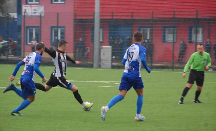 Piłka nożna. IV liga podkarpacka. Mecz Czarni 1910 Jasło - Błękitni Ropczyce 2-0