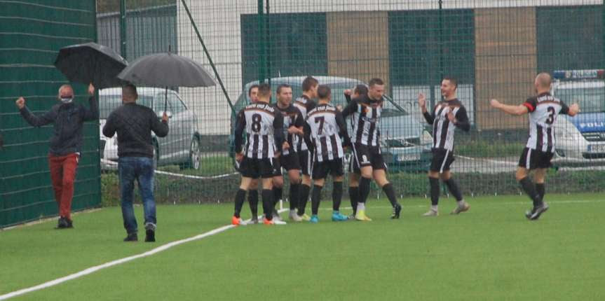 Piłka nożna. IV liga podkarpacka. Mecz Czarni 1910 Jasło - Błękitni Ropczyce 2-0