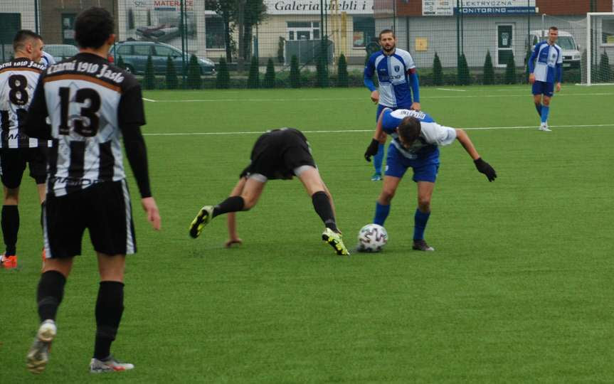 Piłka nożna. IV liga podkarpacka. Mecz Czarni 1910 Jasło - Błękitni Ropczyce 2-0