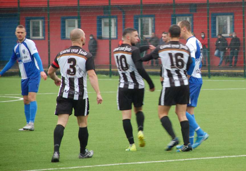 Piłka nożna. IV liga podkarpacka. Mecz Czarni 1910 Jasło - Błękitni Ropczyce 2-0