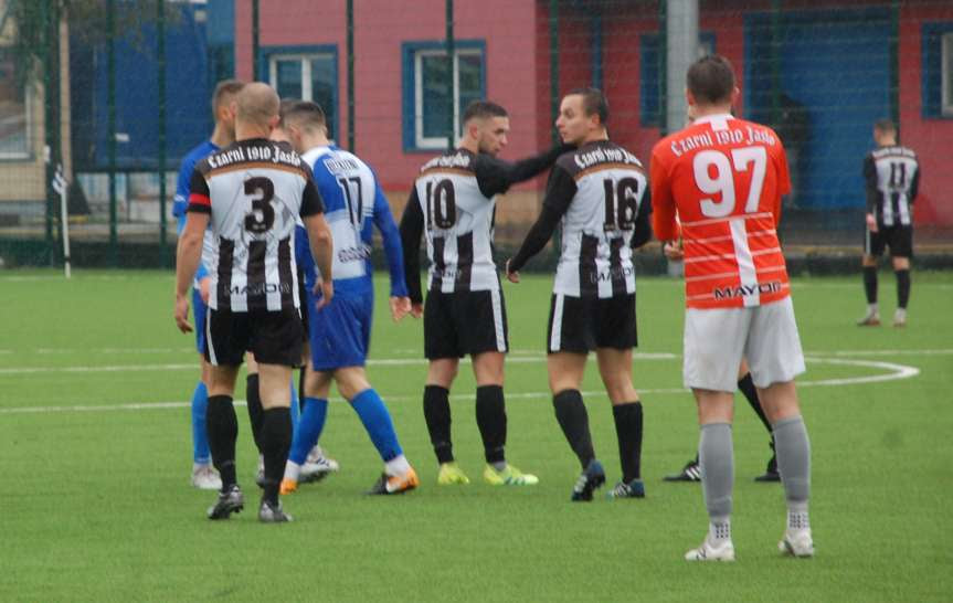 Piłka nożna. IV liga podkarpacka. Mecz Czarni 1910 Jasło - Błękitni Ropczyce 2-0