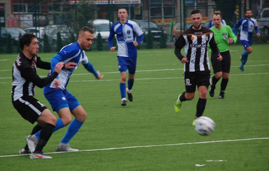 Piłka nożna. IV liga podkarpacka. Mecz Czarni 1910 Jasło - Błękitni Ropczyce 2-0