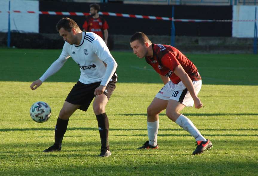 Piłka nożna. IV liga podkarpacka. Mecz Czarni 1910 Jasło - Legion Pilzno 1-1