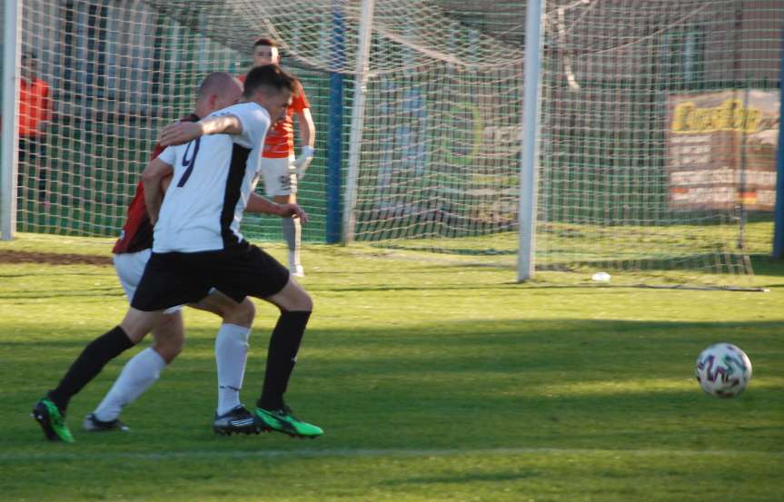 Piłka nożna. IV liga podkarpacka. Mecz Czarni 1910 Jasło - Legion Pilzno 1-1