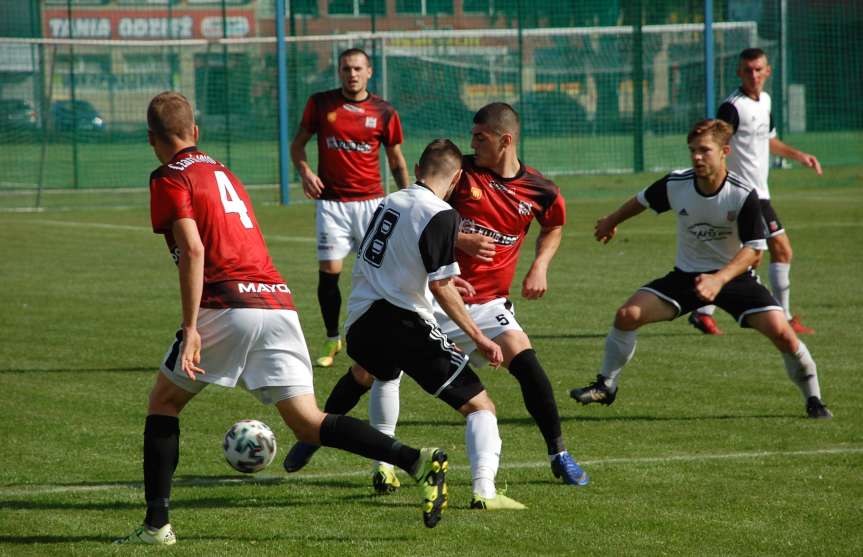 Piłka nożna. IV liga podkarpacka. Mecz Czarni 1910 Jasło - Piast Tuczempy 1-1