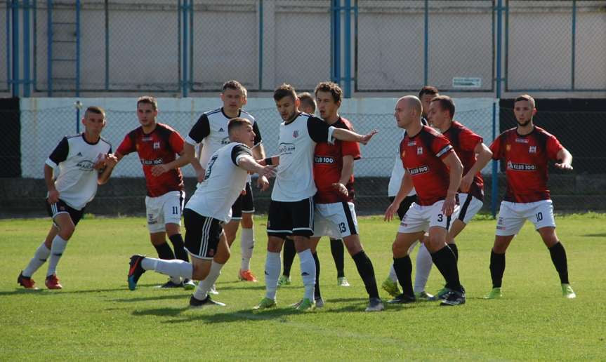 Piłka nożna. IV liga podkarpacka. Mecz Czarni 1910 Jasło - Piast Tuczempy 1-1