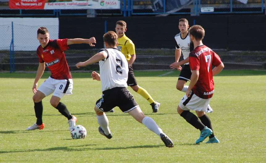 Piłka nożna. IV liga podkarpacka. Mecz Czarni 1910 Jasło - Piast Tuczempy 1-1